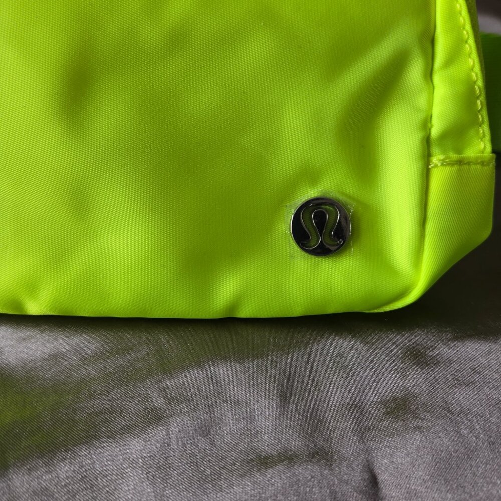 Brand New LULULEMON Neon Green Everywhere Crossbody / Belt Bag with tags (NWT) - Picture 2 of 4